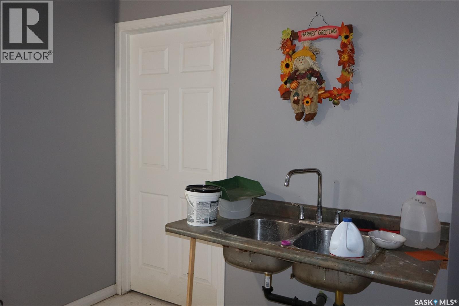 228 7th Avenue E, Gravelbourg, Saskatchewan  S0H 1X0 - Photo 45 - SK029737