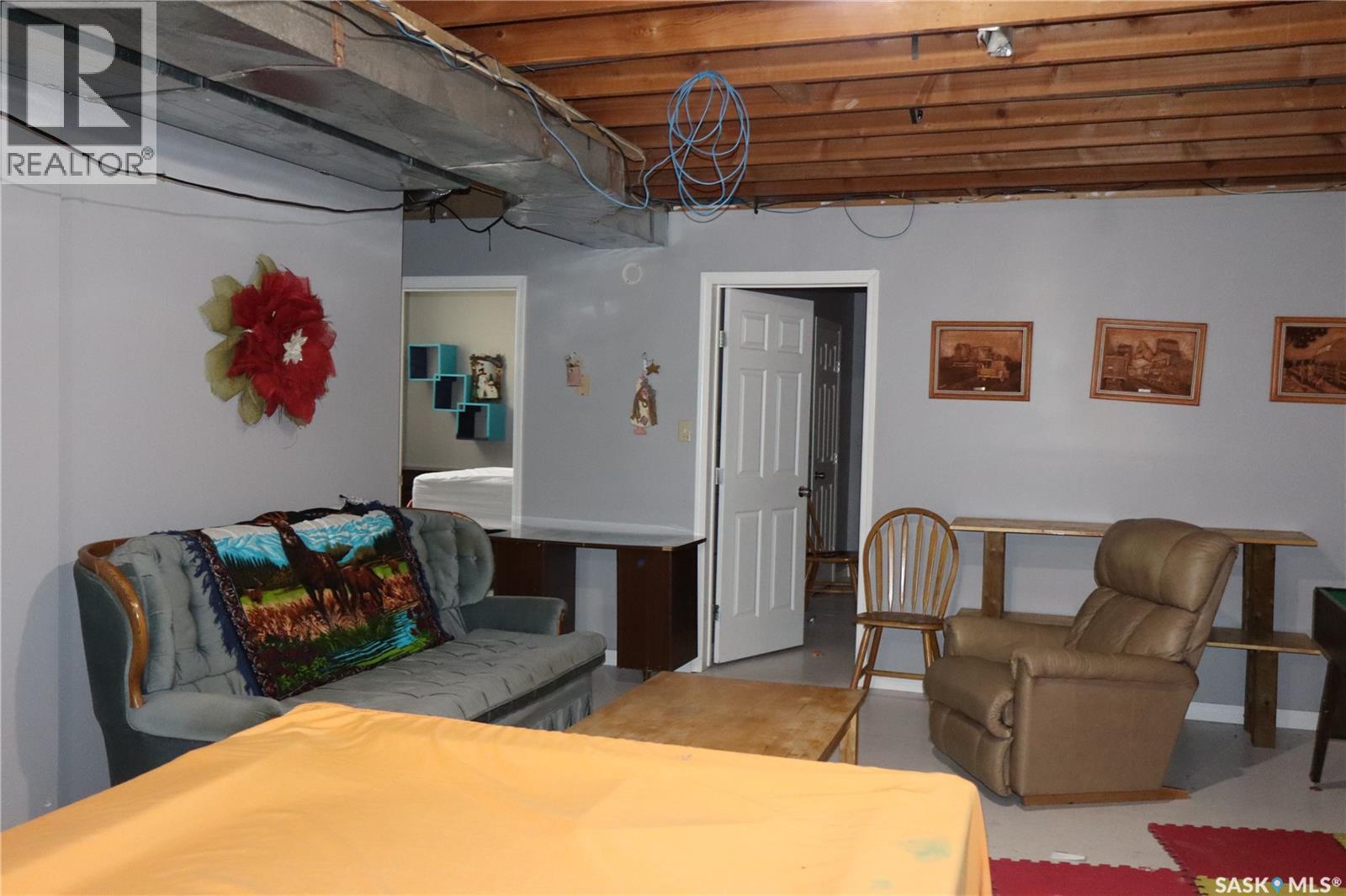 228 7th Avenue E, Gravelbourg, Saskatchewan  S0H 1X0 - Photo 48 - SK029737