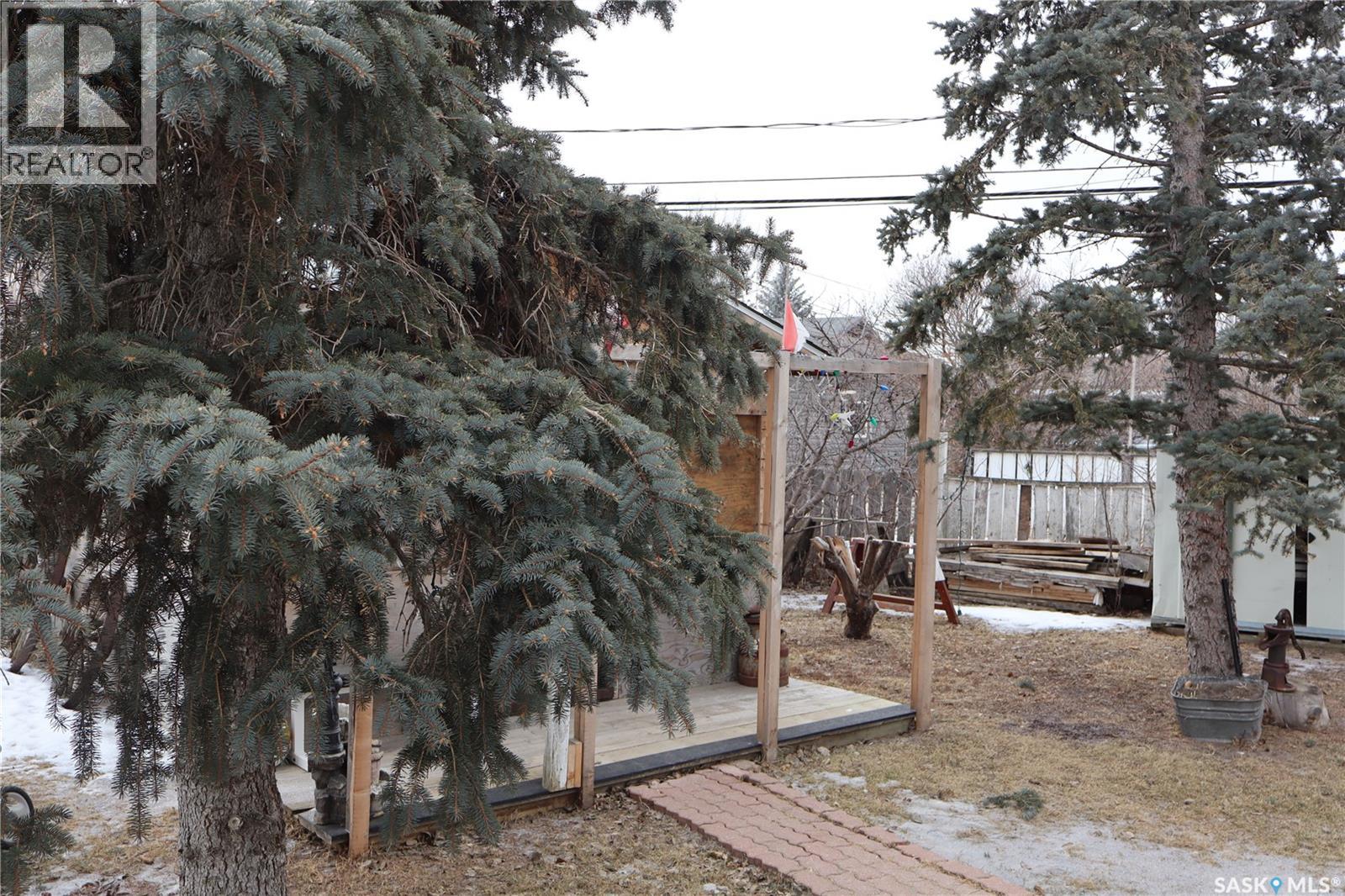 228 7th Avenue E, Gravelbourg, Saskatchewan  S0H 1X0 - Photo 49 - SK029737