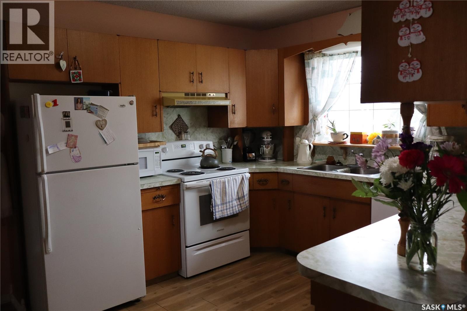 228 7th Avenue E, Gravelbourg, Saskatchewan  S0H 1X0 - Photo 9 - SK029737