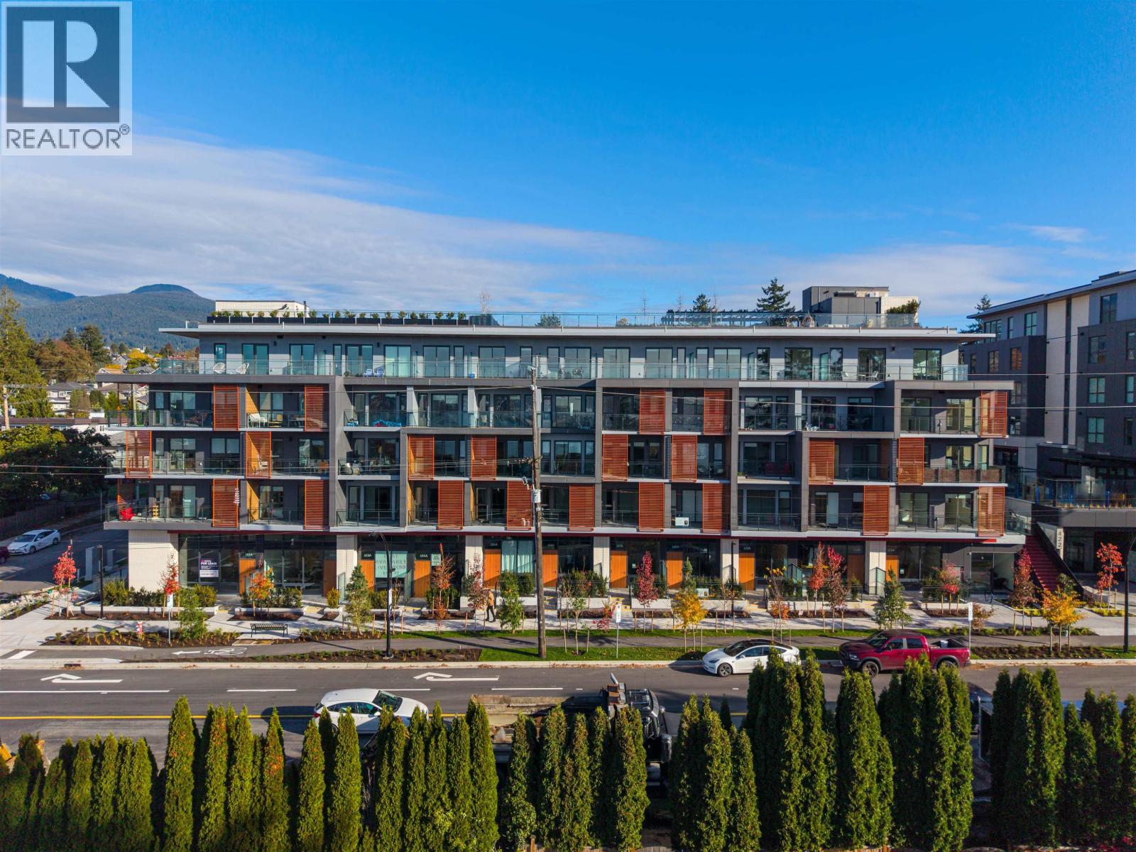 553 422 E 3rd Street, North Vancouver, British Columbia  V7L 0K1 - Photo 1 - R3095706