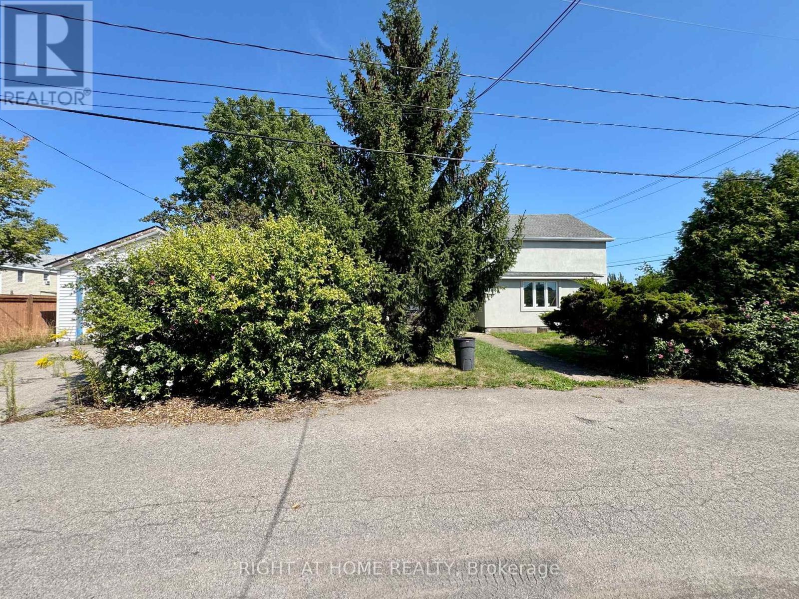 144 Waterloo Street, Fort Erie (Central), Ontario  L2A 3K2 - Photo 12 - X12568932