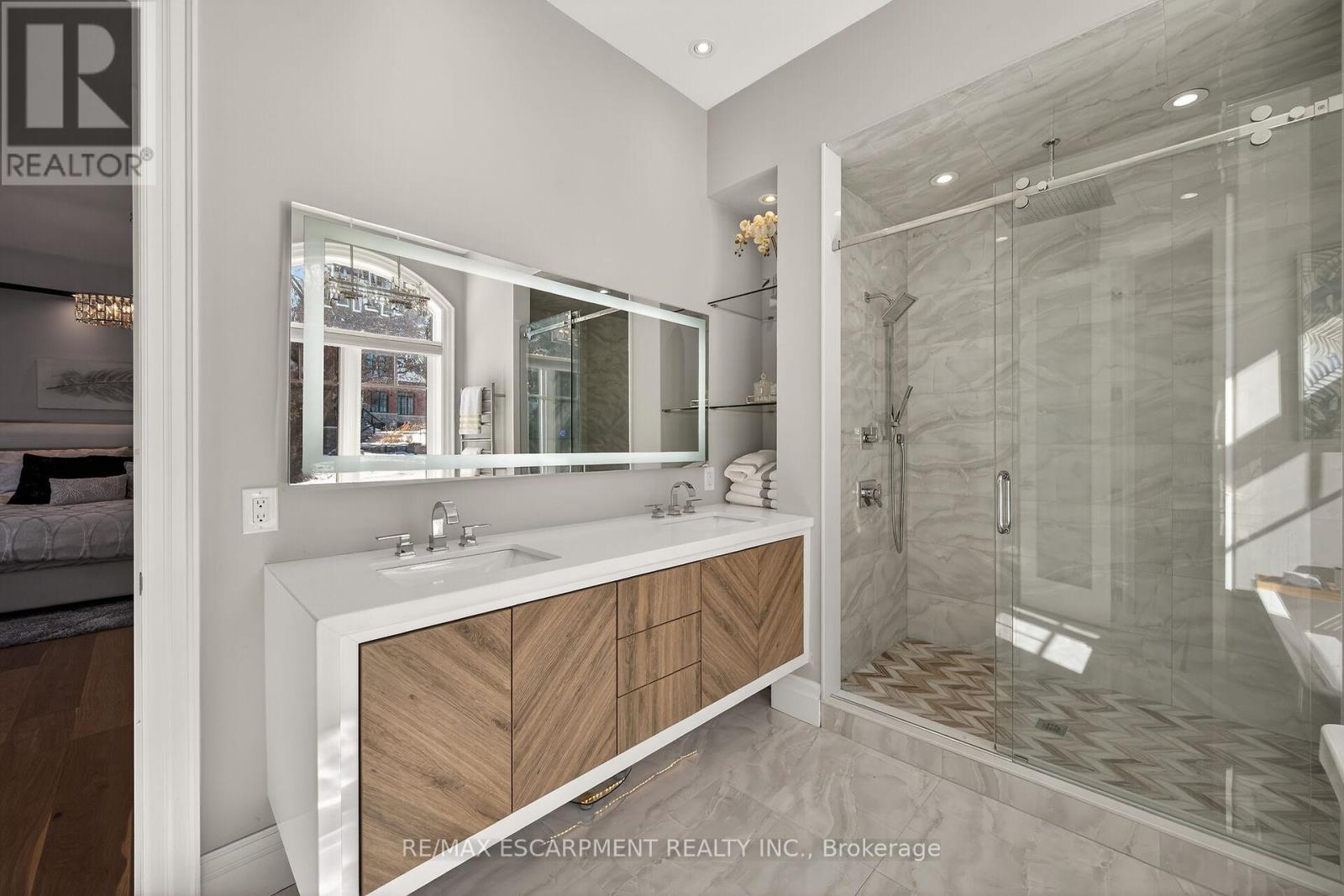 747 Vernon Place, Hamilton, Ontario  L9G 3H4 - Photo 19 - X12839766