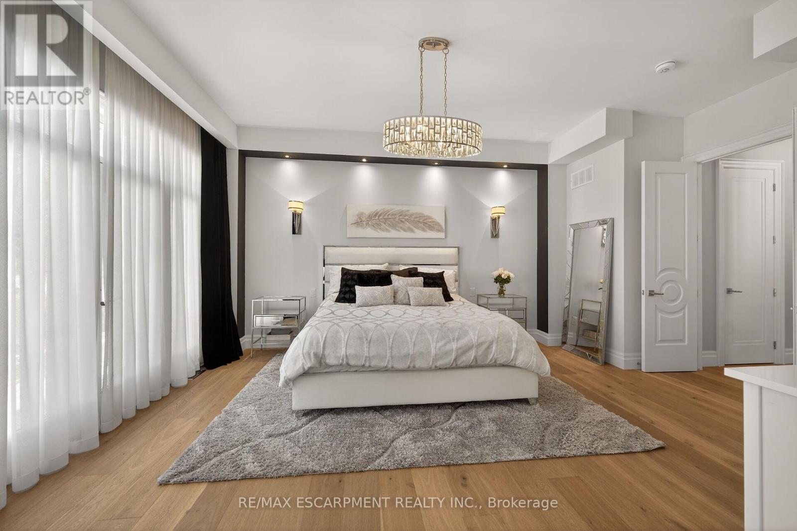 747 Vernon Place, Hamilton, Ontario  L9G 3H4 - Photo 17 - X12839766