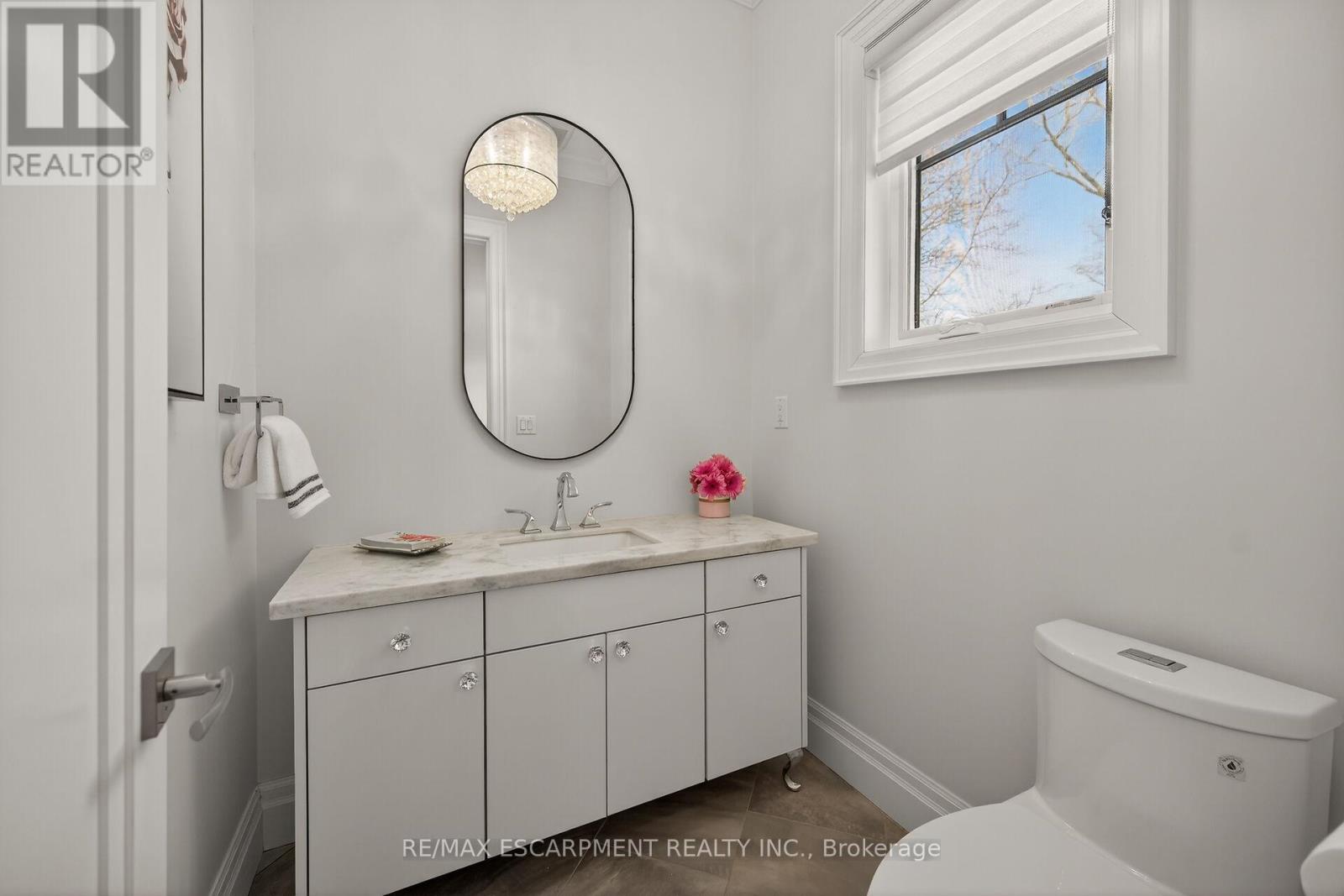 747 Vernon Place, Hamilton, Ontario  L9G 3H4 - Photo 12 - X12839766