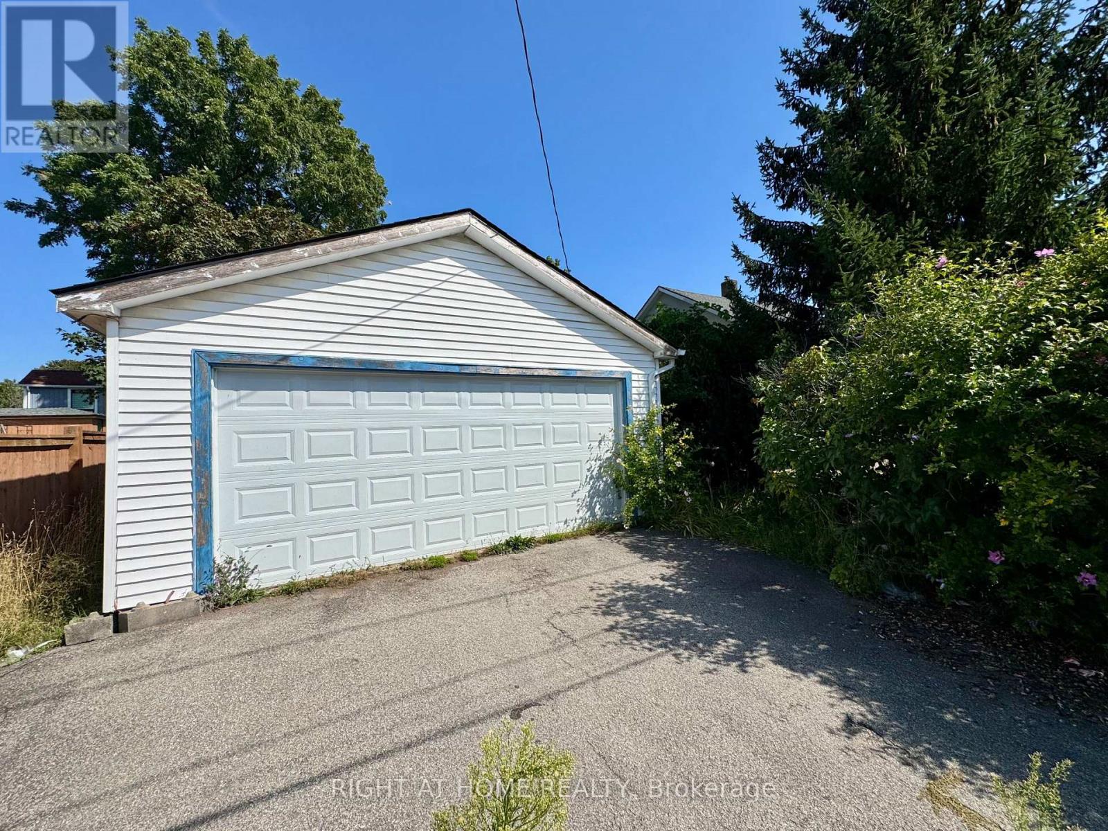 144 Waterloo Street, Fort Erie (Central), Ontario  L2A 3K2 - Photo 9 - X12568932