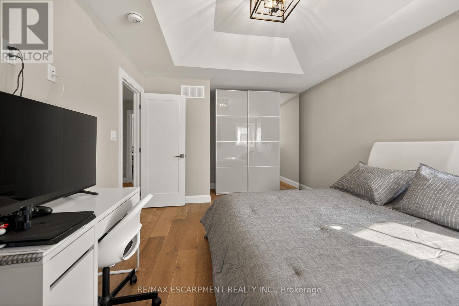 747 Vernon Place, Hamilton, Ontario  L9G 3H4 - Photo 25 - X12839766