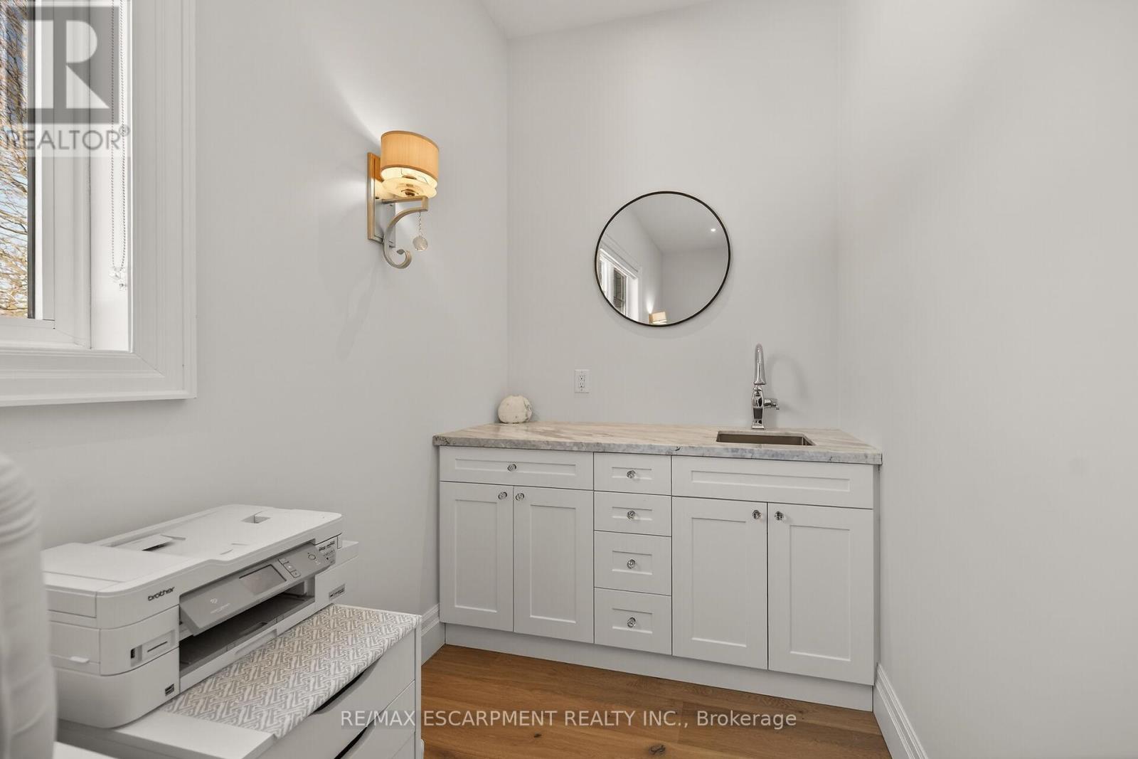 747 Vernon Place, Hamilton, Ontario  L9G 3H4 - Photo 14 - X12839766