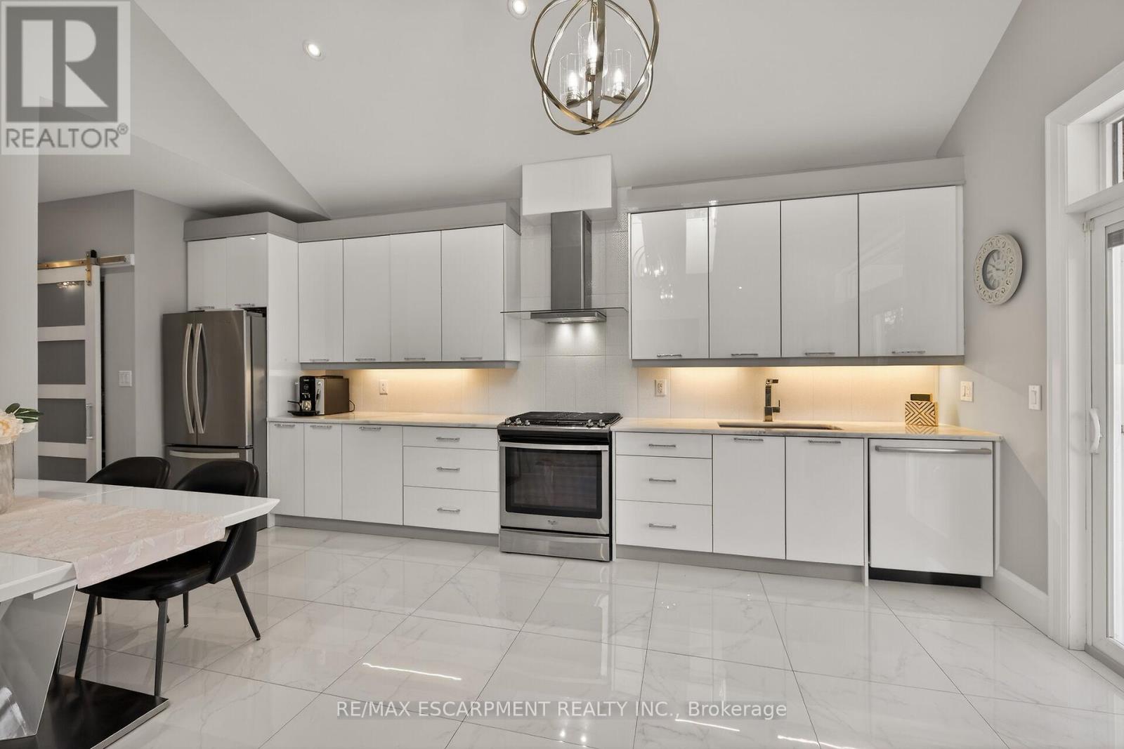 747 Vernon Place, Hamilton, Ontario  L9G 3H4 - Photo 38 - X12839766