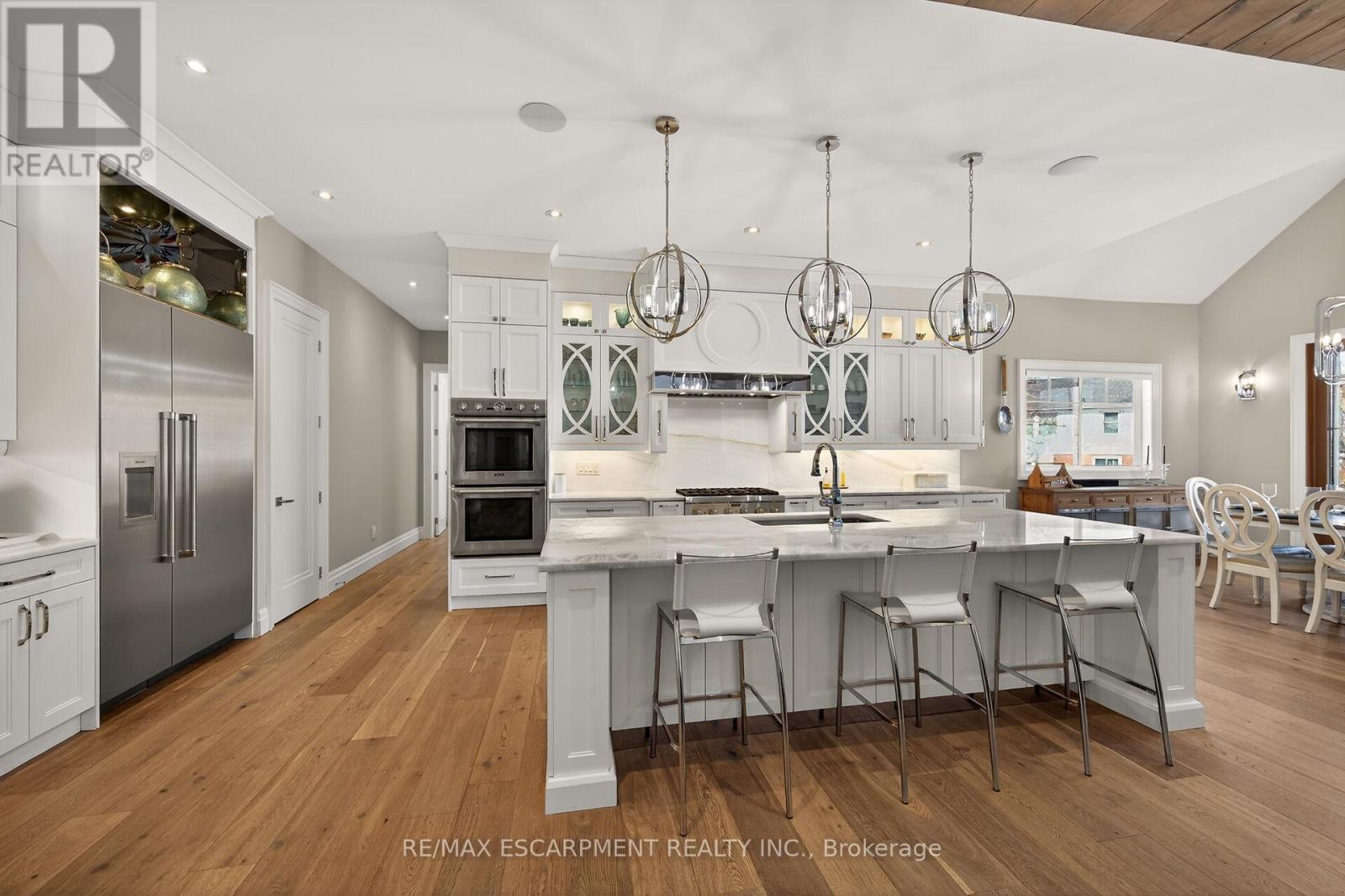 747 Vernon Place, Hamilton, Ontario  L9G 3H4 - Photo 7 - X12839766