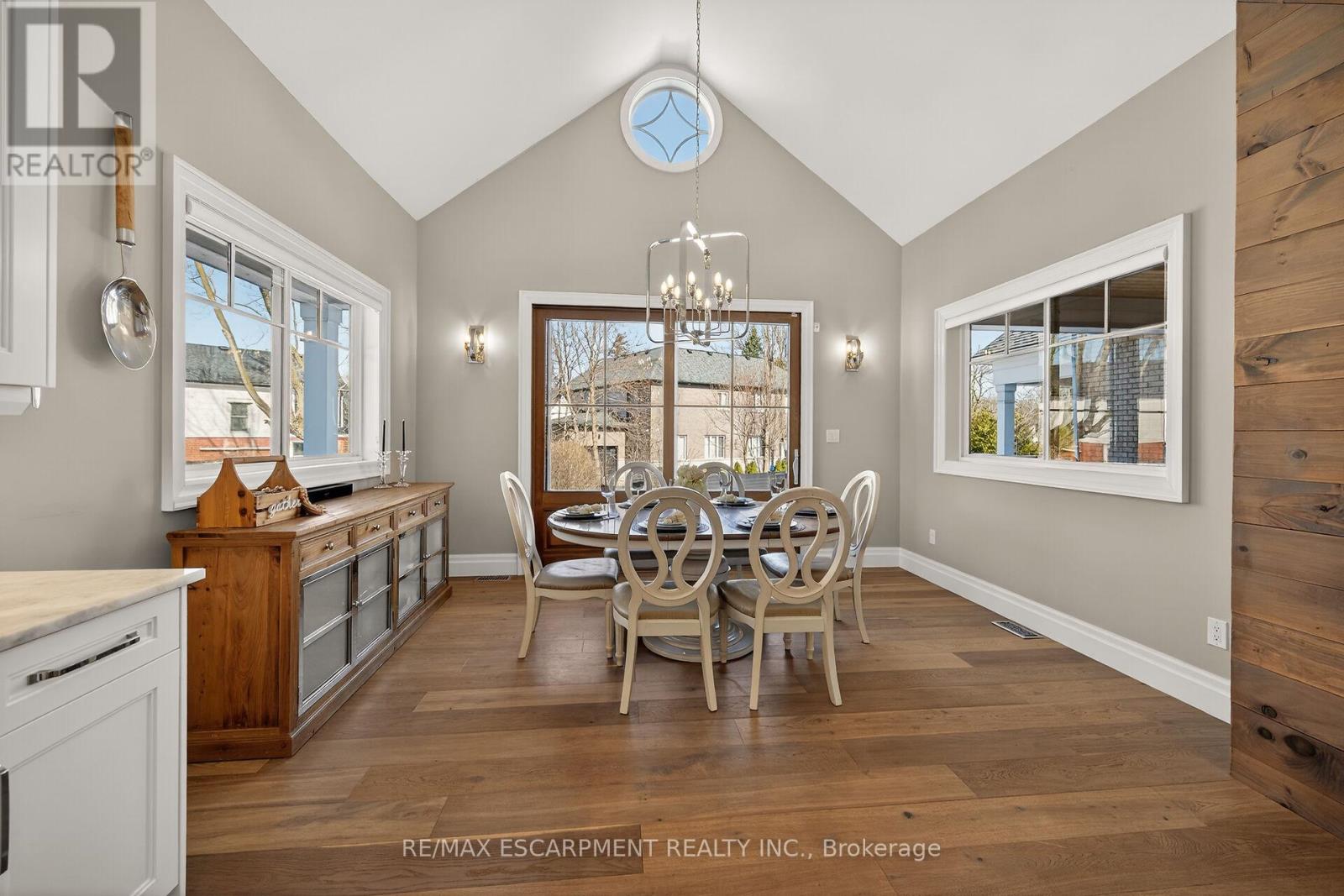 747 Vernon Place, Hamilton, Ontario  L9G 3H4 - Photo 9 - X12839766