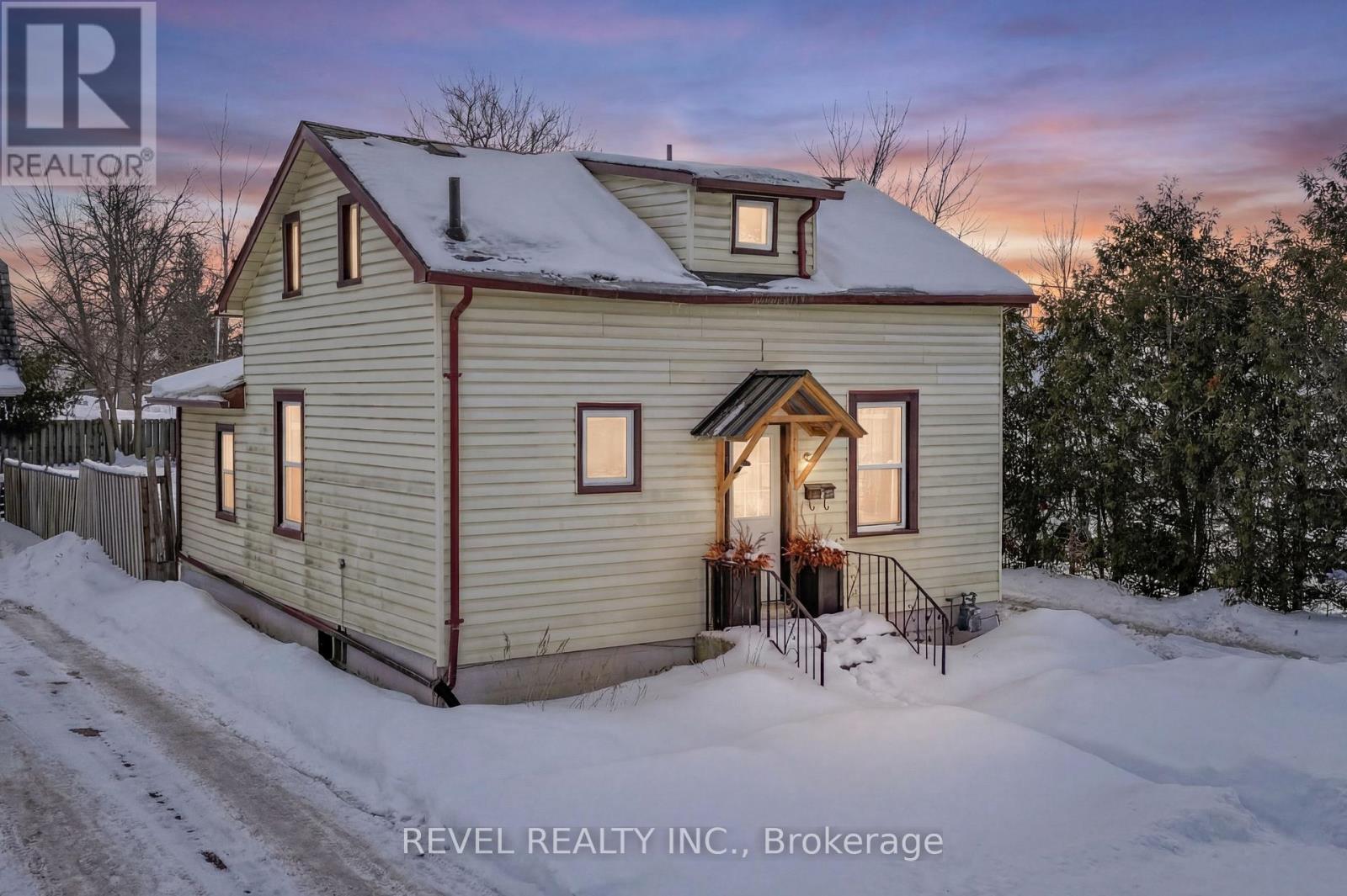 5 George Street E, Kawartha Lakes, Ontario  K9V 1W2 - Photo 2 - X12789228