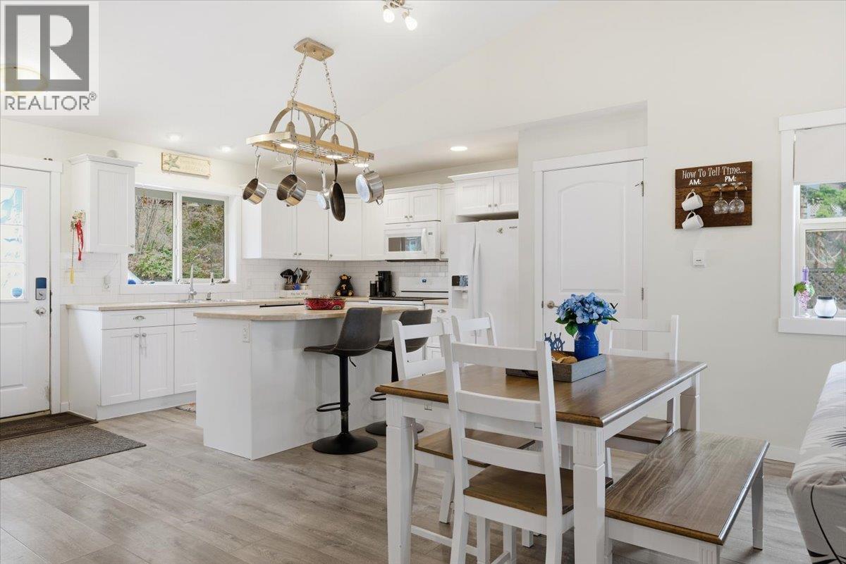 309 Killarney Way, Vernon, British Columbia  V1H 2C5 - Photo 6 - 10378057