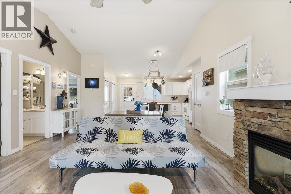 309 Killarney Way, Vernon, British Columbia  V1H 2C5 - Photo 8 - 10378057
