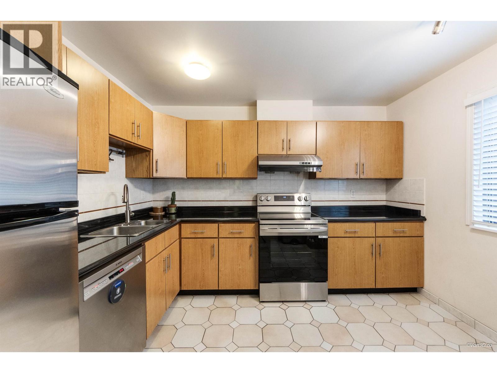 7305 Coronado Drive, Burnaby, British Columbia  V5A 1P9 - Photo 11 - R3071524