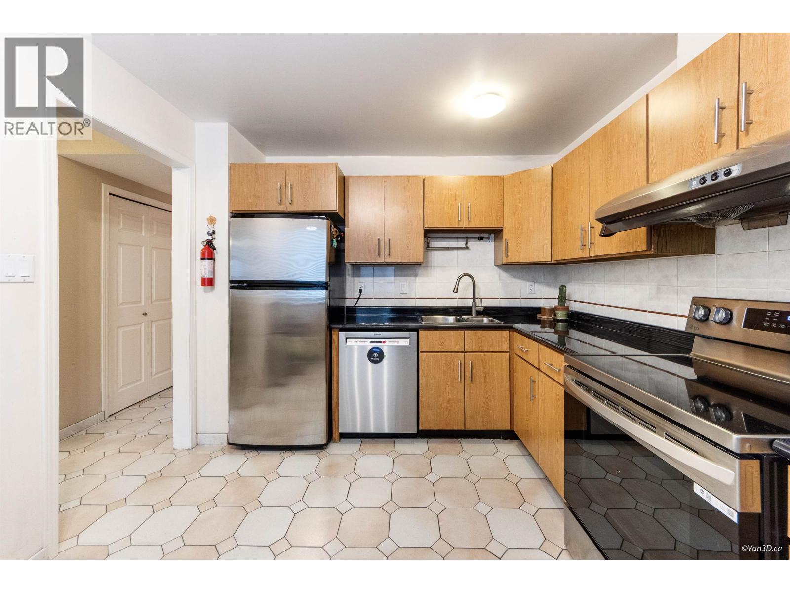 7305 Coronado Drive, Burnaby, British Columbia  V5A 1P9 - Photo 10 - R3071524