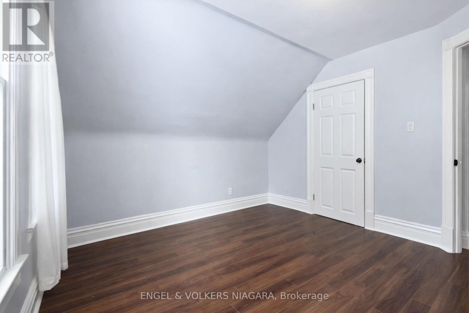 4752 Crawford Place W, Niagara Falls (Downtown), Ontario  L2E 1Z2 - Photo 16 - X12846618