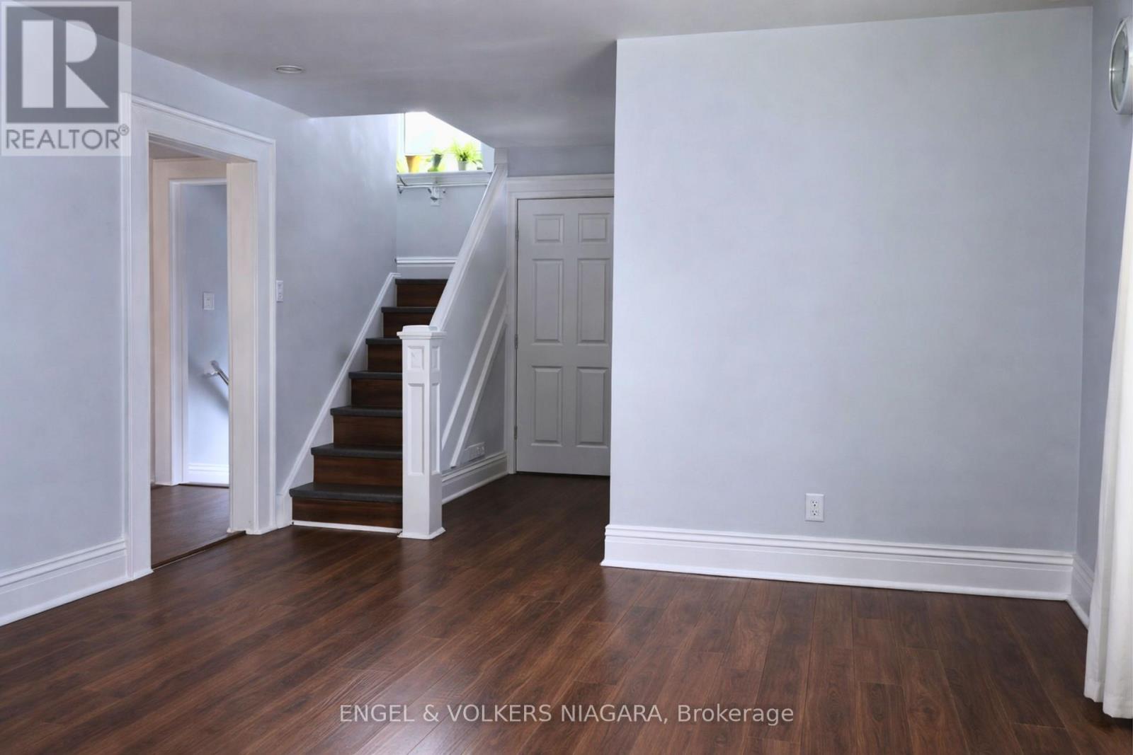 4752 Crawford Place W, Niagara Falls (Downtown), Ontario  L2E 1Z2 - Photo 6 - X12846618