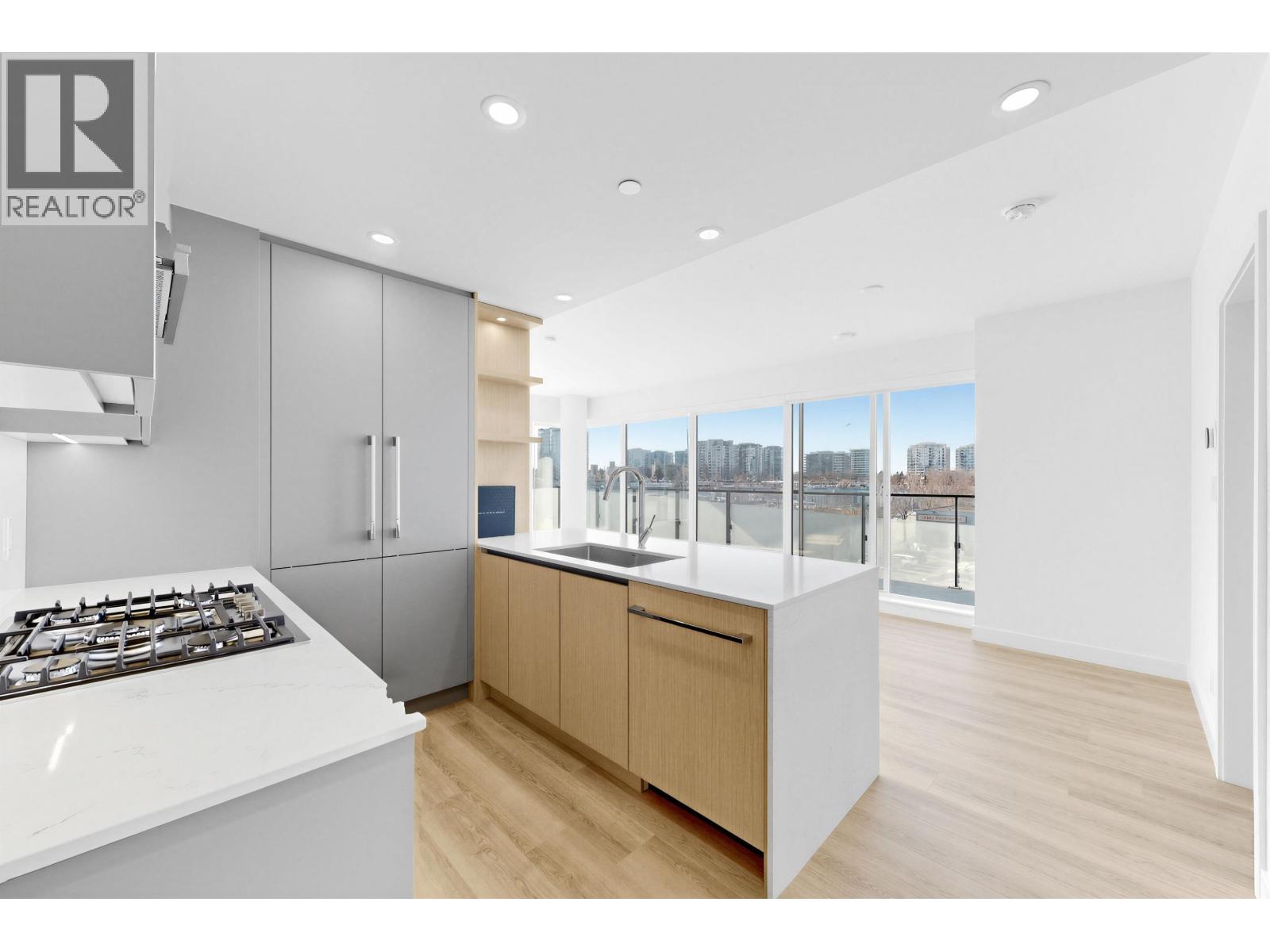 407 7977 Lansdowne Road, Richmond, British Columbia  V6X 0X7 - Photo 2 - R3096301