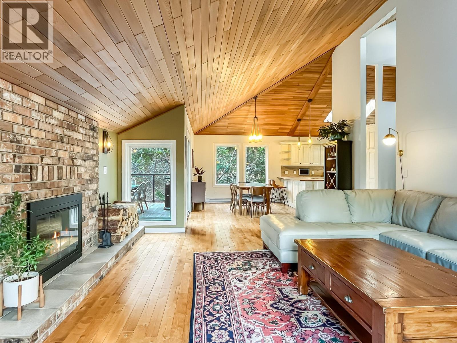 442 Clifton Road N, Kelowna, British Columbia