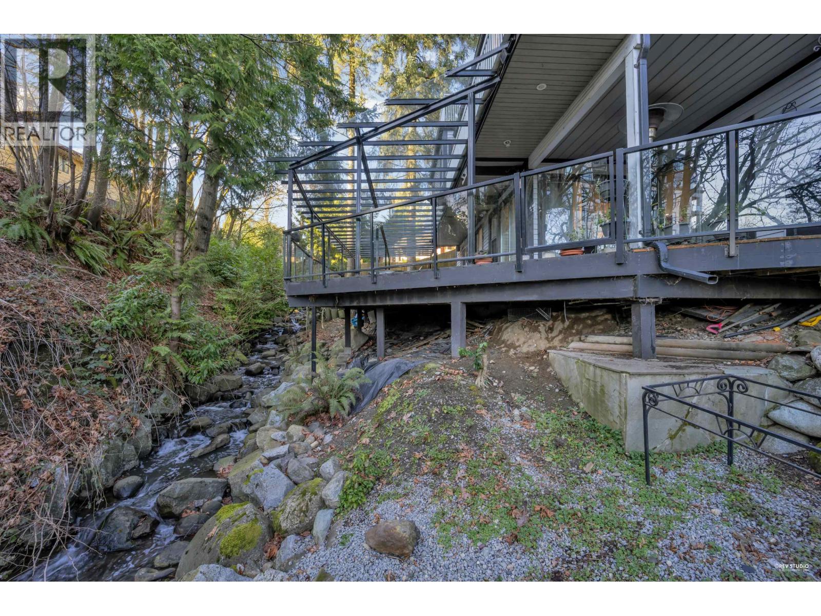 210 Nelson Street, Coquitlam, British Columbia  V3K 4M4 - Photo 3 - R3096278