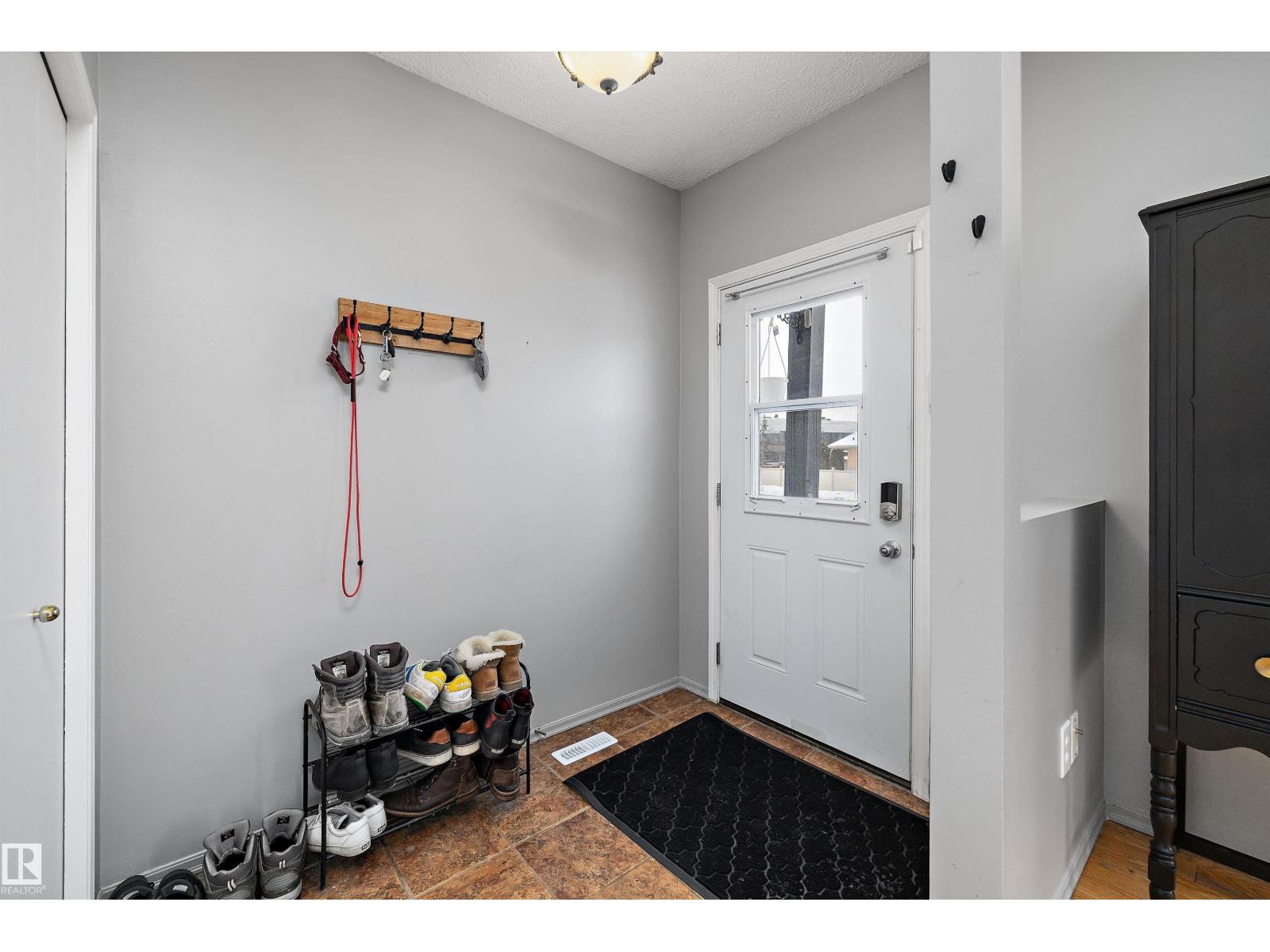 8007 160 Av Nw, Edmonton, Alberta  T5Z 3A2 - Photo 2 - E4475873