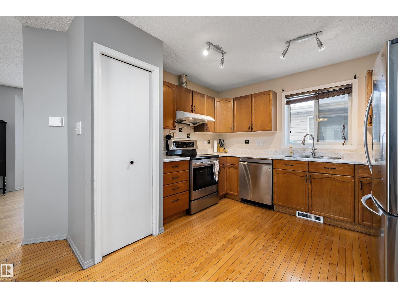 8007 160 Av Nw, Edmonton, Alberta  T5Z 3A2 - Photo 4 - E4475873