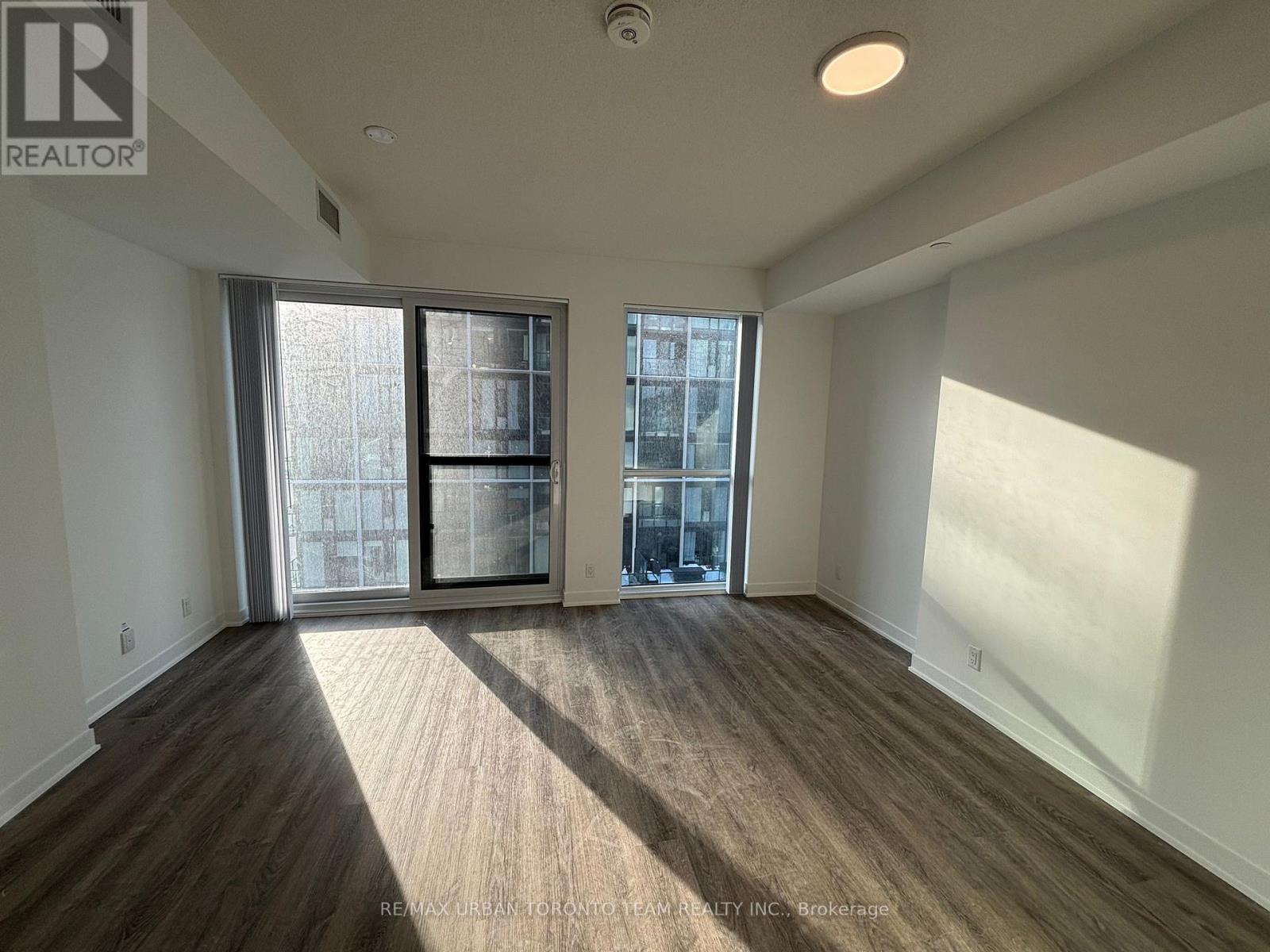 1611 - 180 Front Street E, Toronto, Ontario  M5A 0K9 - Photo 2 - C12846592