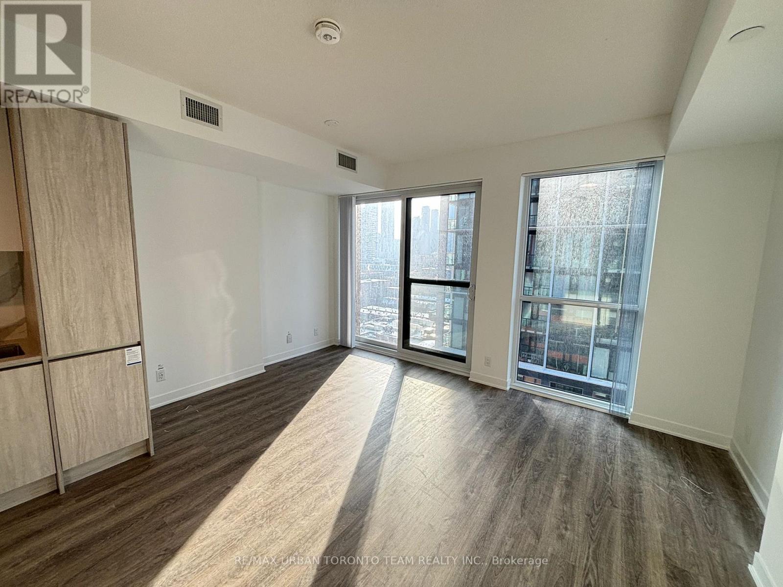 1611 - 180 Front Street E, Toronto, Ontario  M5A 0K9 - Photo 4 - C12846592