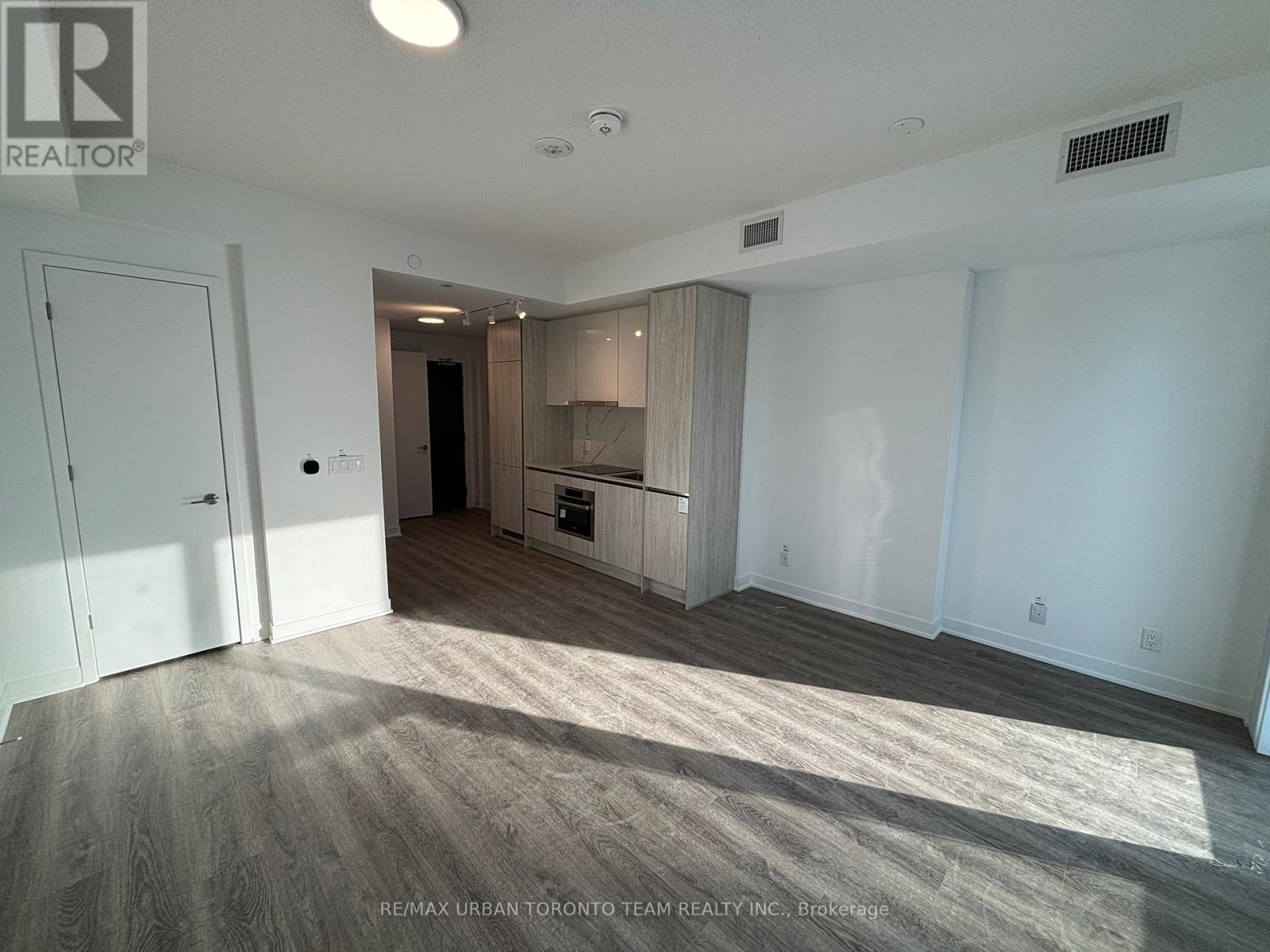 1611 - 180 Front Street E, Toronto, Ontario  M5A 0K9 - Photo 5 - C12846592