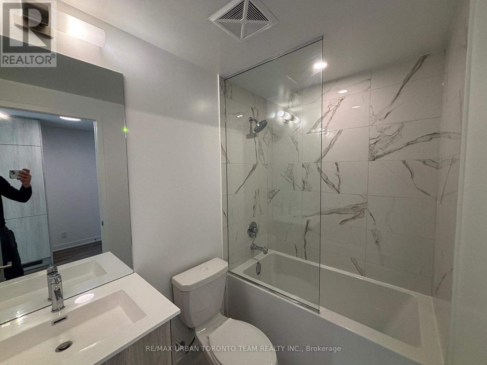 1611 - 180 Front Street E, Toronto, Ontario  M5A 0K9 - Photo 9 - C12846592