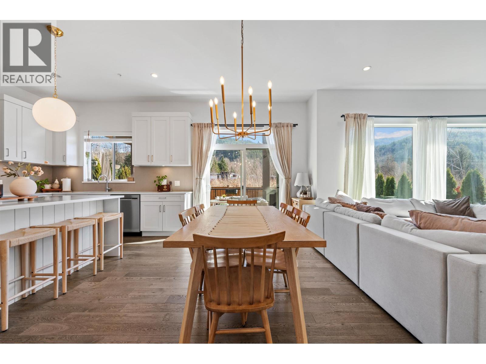 39212 Cardinal Drive, Squamish, British Columbia  V8B 0V3 - Photo 8 - R3096288