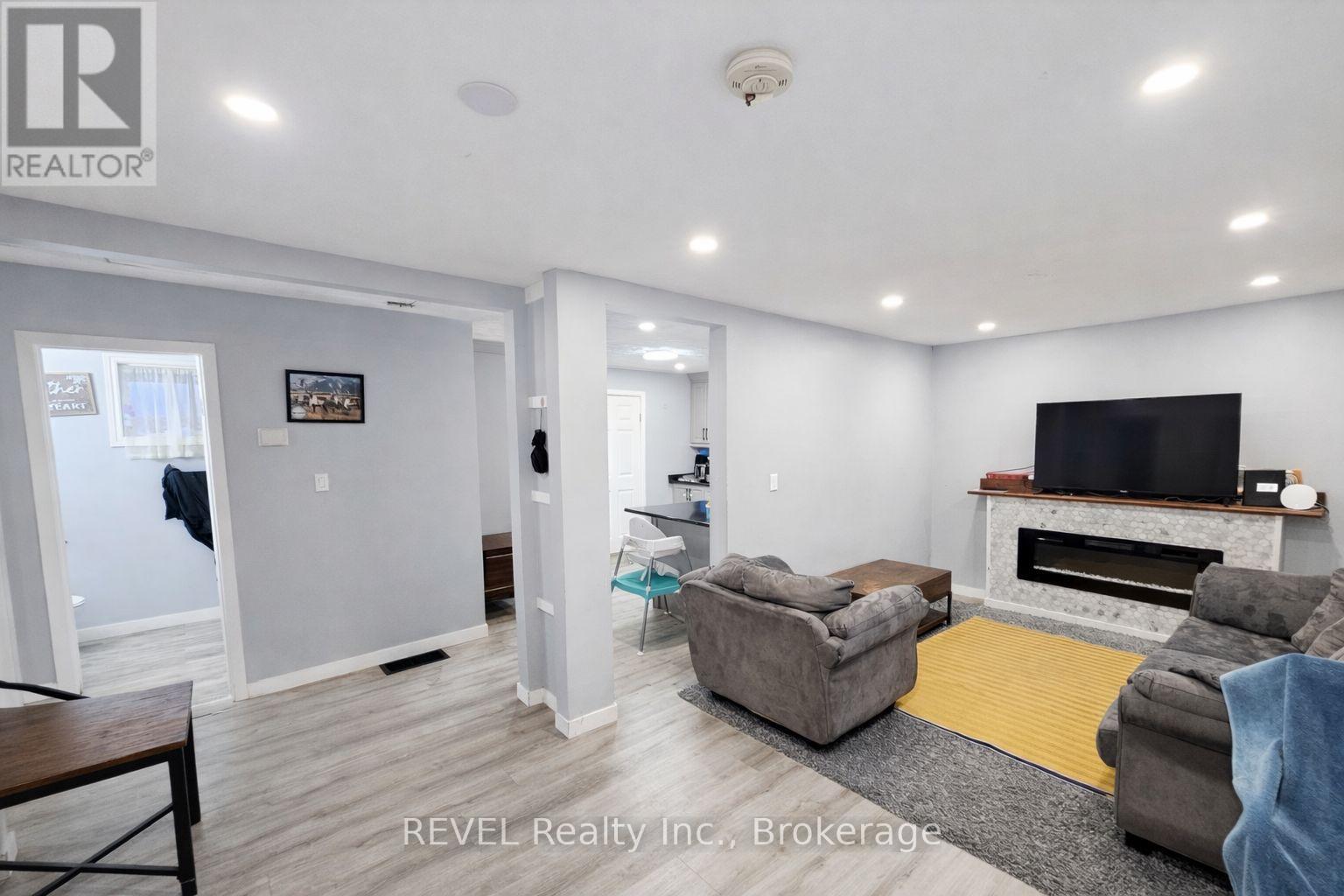 Upper - 6222 Hawkins Street, Niagara Falls, Ontario  L2G 3B5 - Photo 2 - X12837190