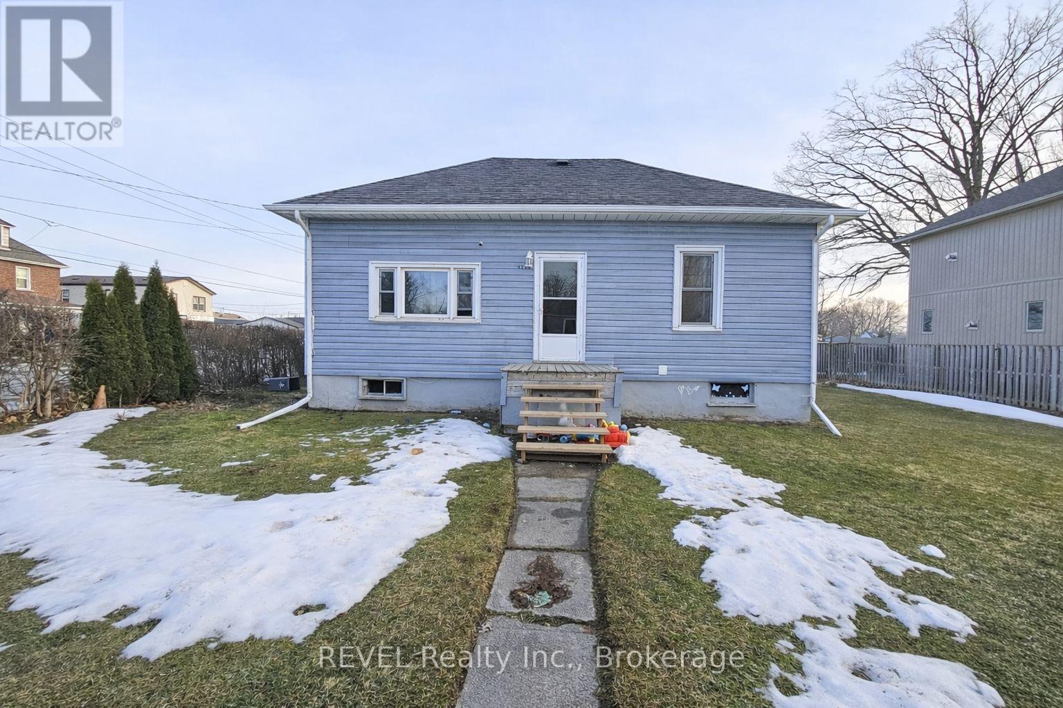 Upper - 6222 Hawkins Street, Niagara Falls, Ontario  L2G 3B5 - Photo 1 - X12837190