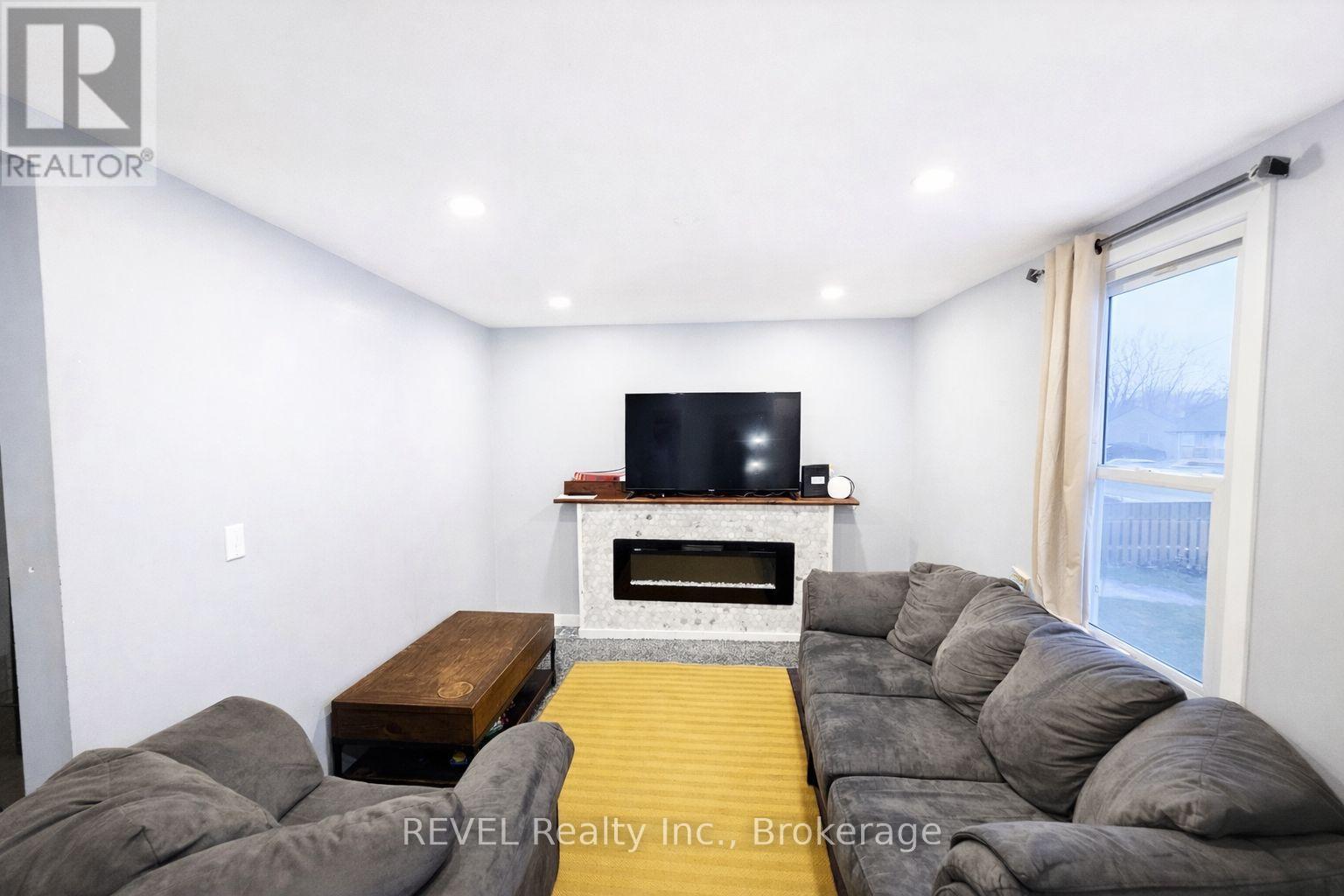 Upper - 6222 Hawkins Street, Niagara Falls, Ontario  L2G 3B5 - Photo 3 - X12837190