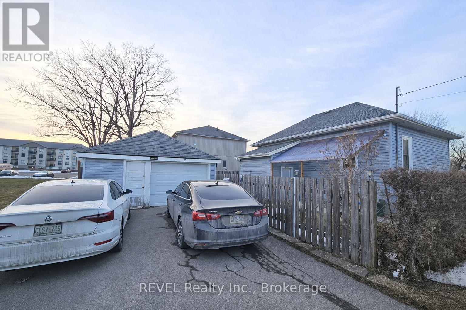 Upper - 6222 Hawkins Street, Niagara Falls, Ontario  L2G 3B5 - Photo 9 - X12837190