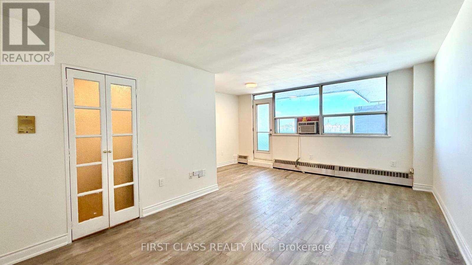 1415 - 541 Blackthorn Avenue, Toronto, Ontario  M6M 5A6 - Photo 12 - W12846628