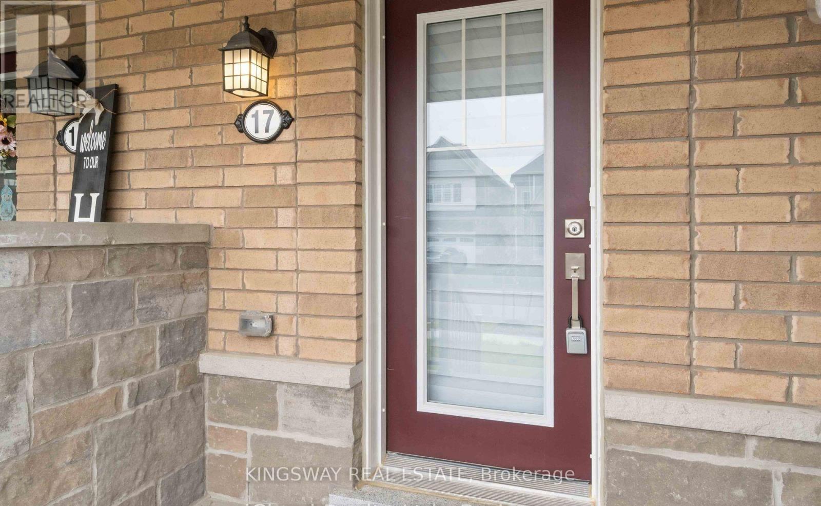 17 Armes Street, Hamilton, Ontario  L0R 1C0 - Photo 4 - X12846542