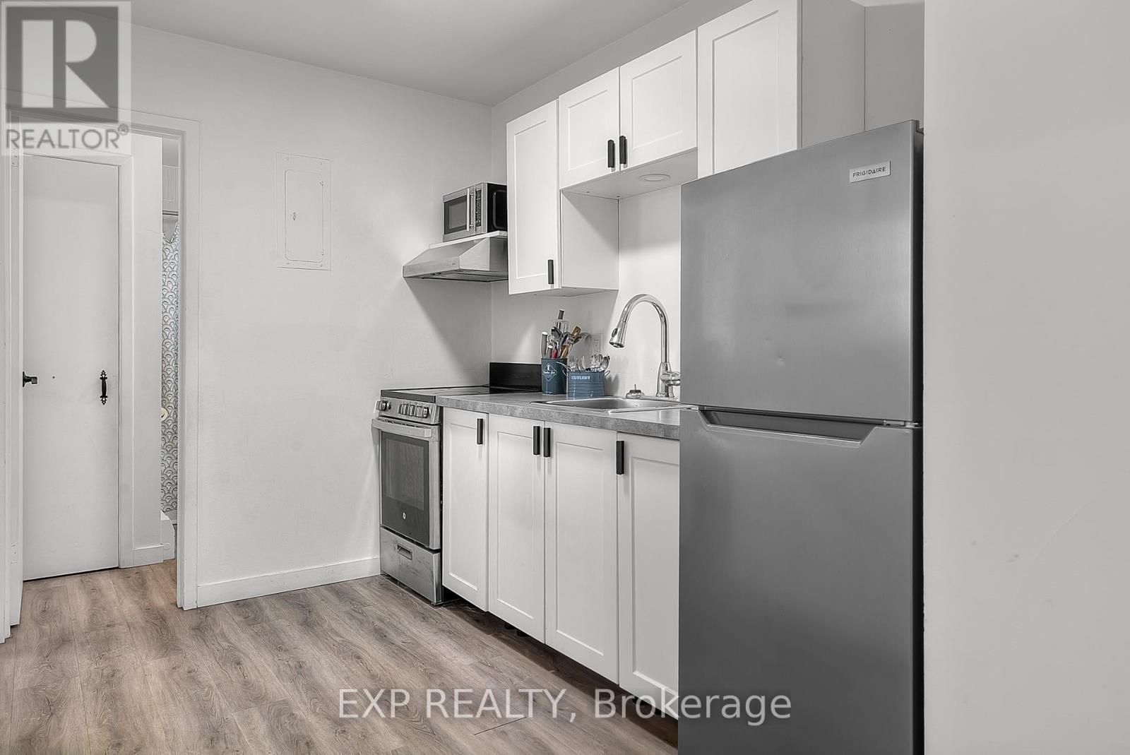 3 - 4595 Queen Street, Niagara Falls, Ontario  L2E 2L7 - Photo 3 - X12846654