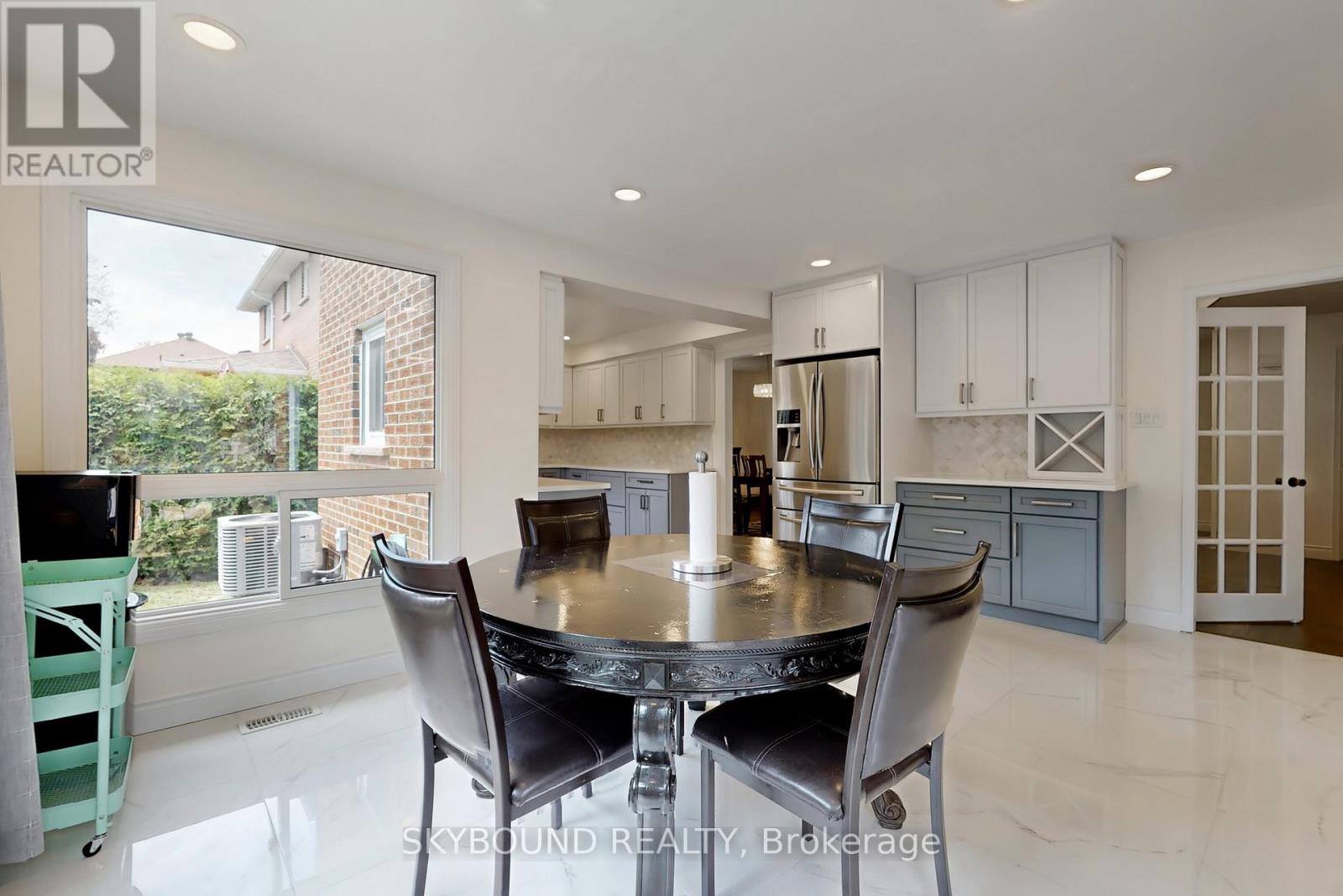 2088 Madden Boulevard, Oakville, Ontario  L6H 3L6 - Photo 11 - W12843266