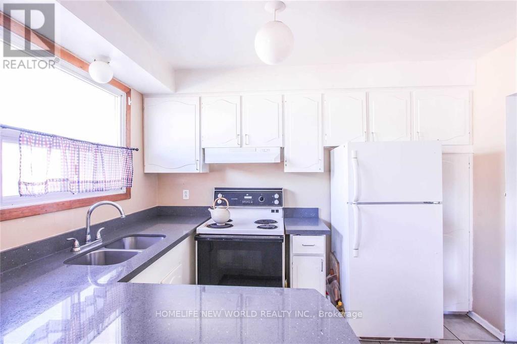 Main Fl - 135 Pineway Boulevard, Toronto, Ontario  M2H 1A9 - Photo 5 - C12846646