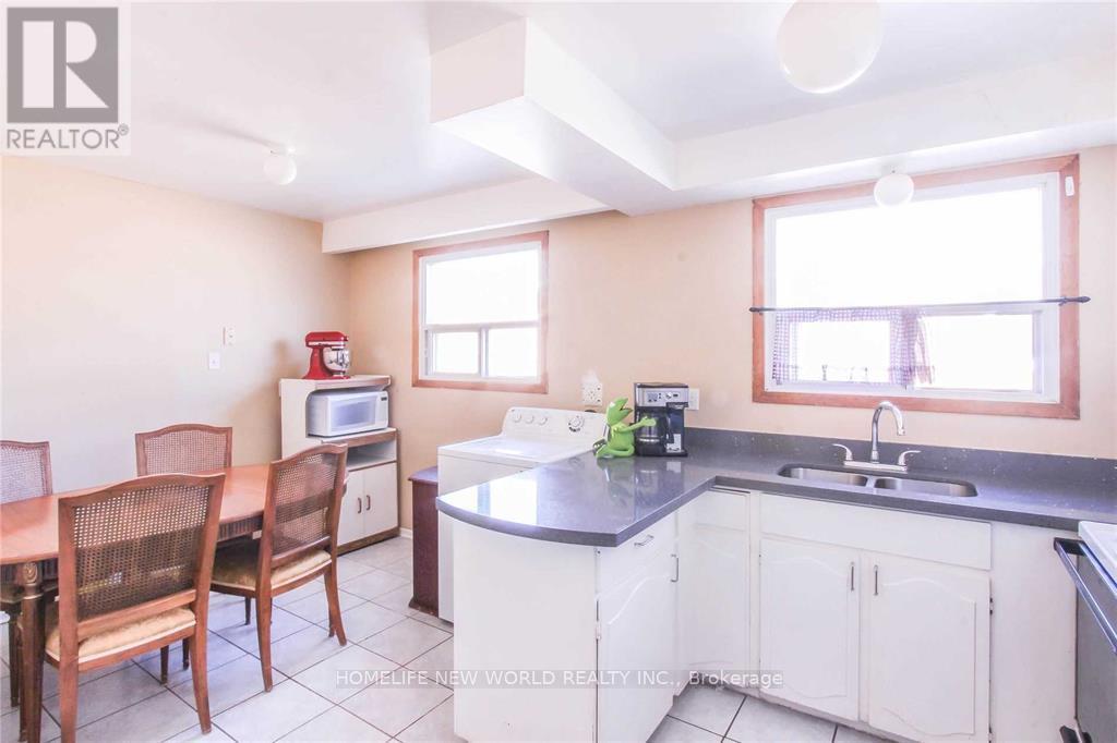 Main Fl - 135 Pineway Boulevard, Toronto, Ontario  M2H 1A9 - Photo 6 - C12846646