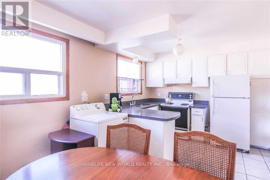 Main Fl - 135 Pineway Boulevard, Toronto, Ontario  M2H 1A9 - Photo 9 - C12846646