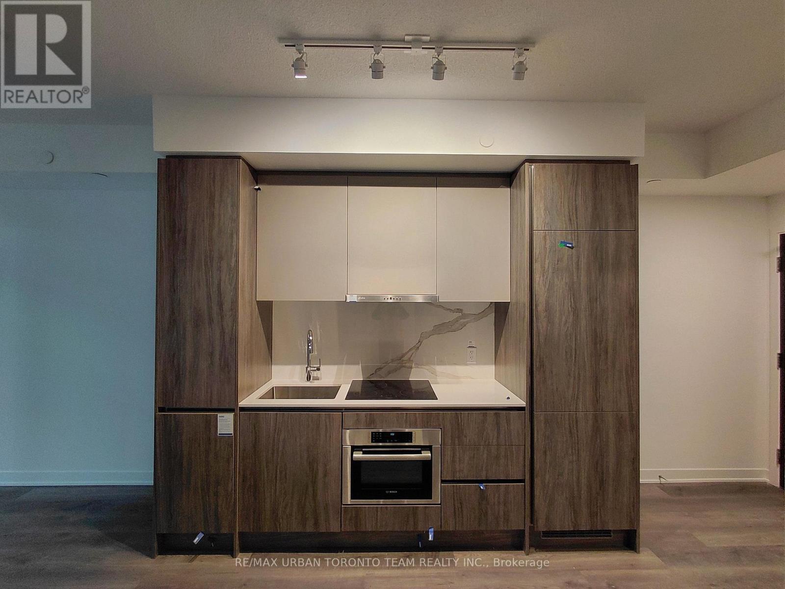 1615 - 180 Front Street E, Toronto, Ontario  M5A 0K9 - Photo 2 - C12846666