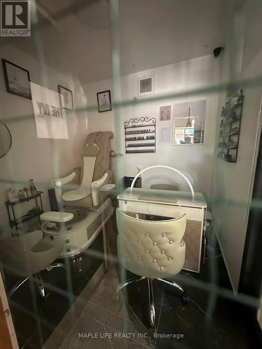 #5 - 901 Yonge Street, Toronto, Ontario  M4W 2H2 - Photo 3 - C12846696