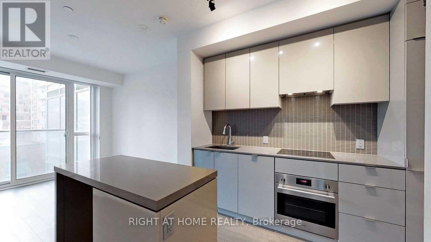 813 - 7 GRENVILLE STREET, Toronto, Ontario