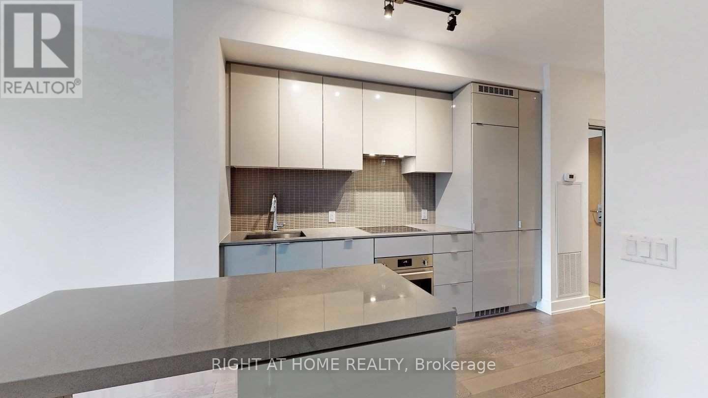 813 - 7 Grenville Street, Toronto, Ontario  M4Y 0E9 - Photo 2 - C12846714