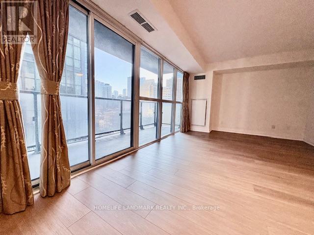 703 - 28 Ted Rogers Way, Toronto, Ontario  M4Y 2J4 - Photo 10 - C12846716