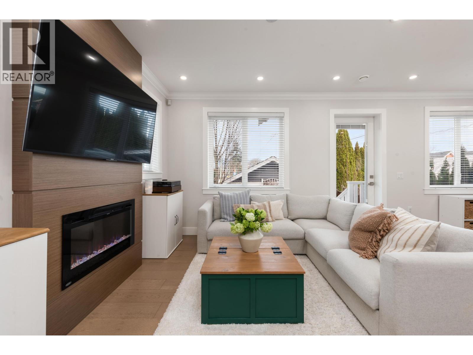 2876 Clark Drive, Vancouver, British Columbia  V5N 0E9 - Photo 2 - R3096085