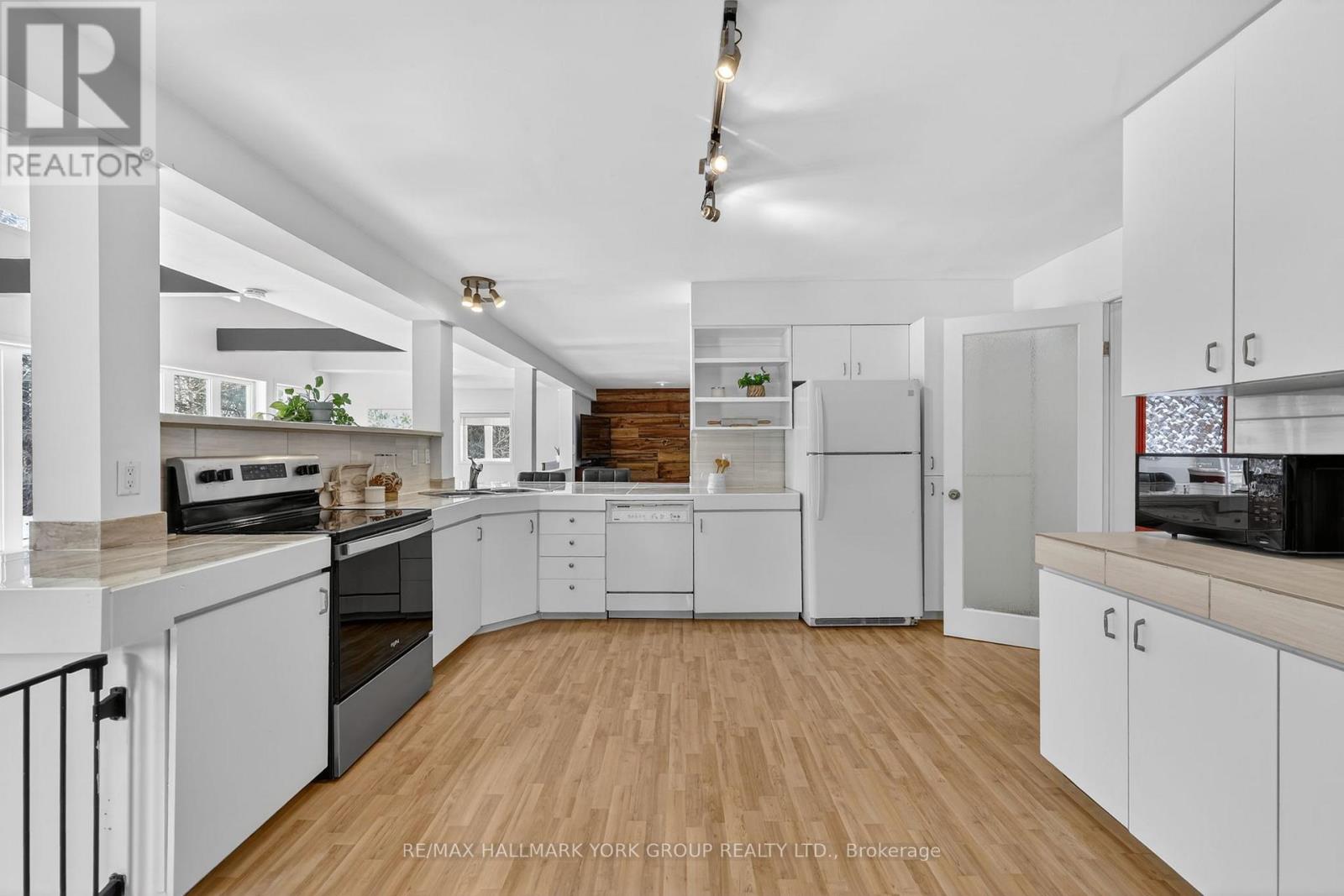 5768 Smith Boulevard, Georgina, Ontario  L0E 1A0 - Photo 7 - N12846638